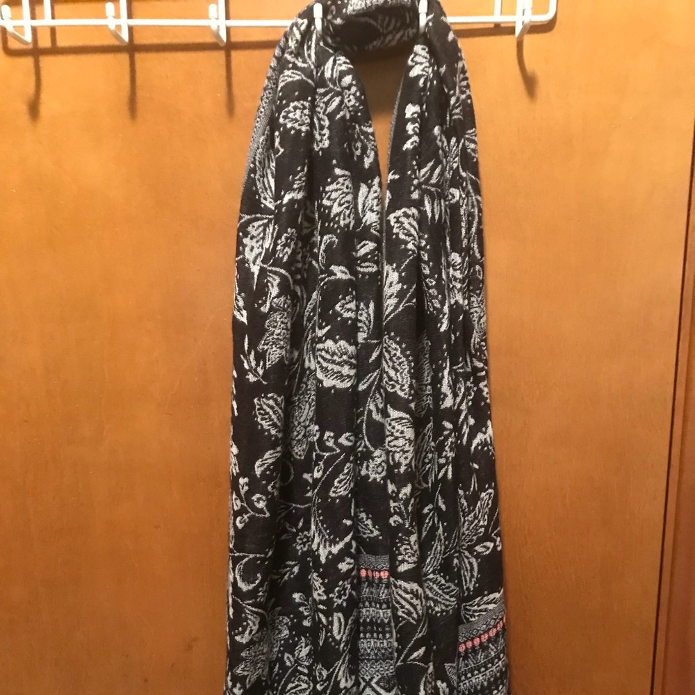 Wide scarf from Torrid!